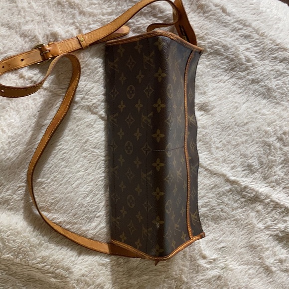 Auth Louis Vuitton Popincourt Bag - Picture 4 of 15